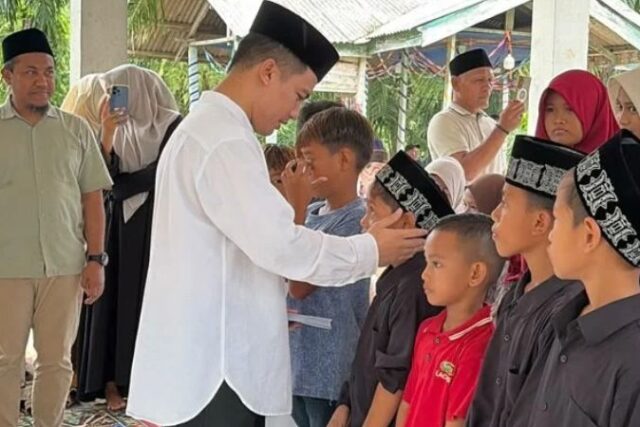 Kepala BPMA Serahkan Bantuan Pembangunan Balai Pengajian di Madat