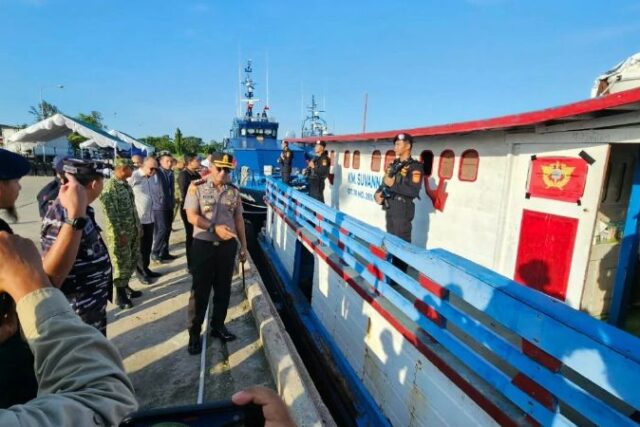 Bea Cukai Amankan Kapal Bermuatan 10 Juta Batang Rokok Ilegal di Perairan Aceh Utara