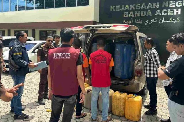 Timbun 600 Liter Solar Subsidi, 2 Warga Banda Aceh Diserahkan ke Jaksa